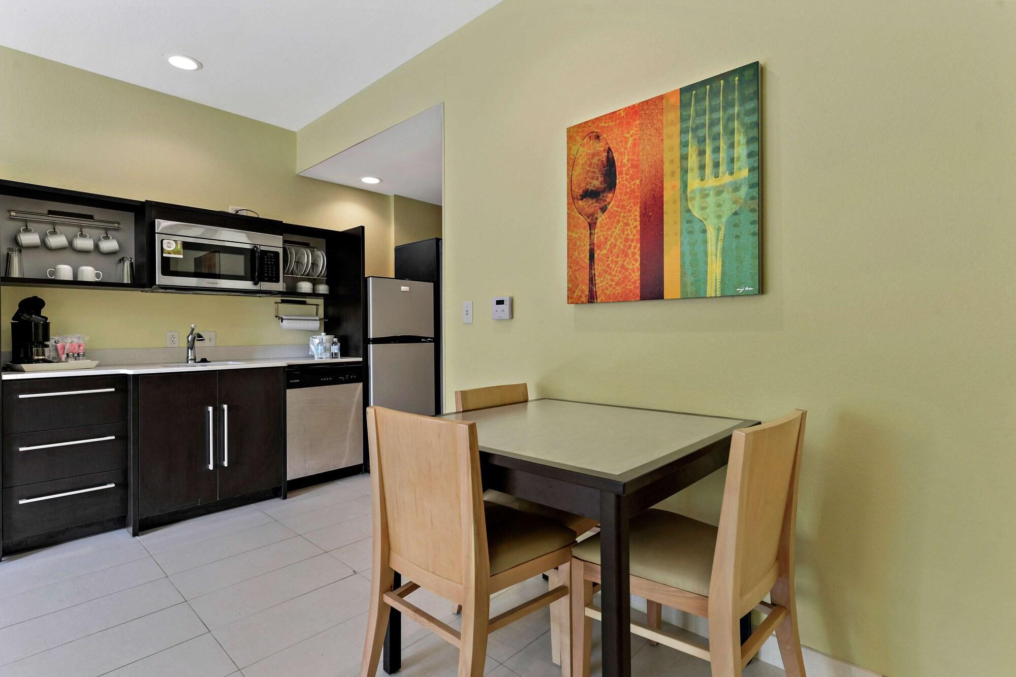 Home2 By Hilton I-10 Hotel 3*